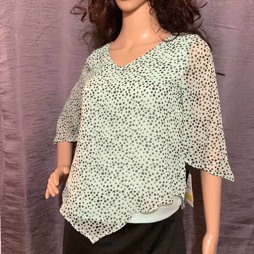 New blouseBrand Sara Michelle.. Teal color with black polka dots size ps